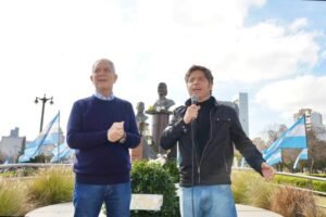 En La Plata, Kicillof y Alak se mostraron juntos por el homenaje a Eva Perón y dejaron una señal política